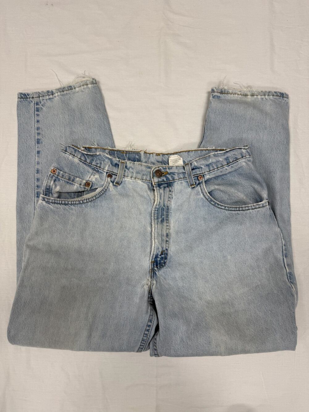 Vintage Levi’s 560 Loose Fit Tapered Jeans W34 L30 Made in USA Light Wash